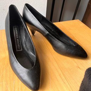 Never before worn Jennifer Moore pumps